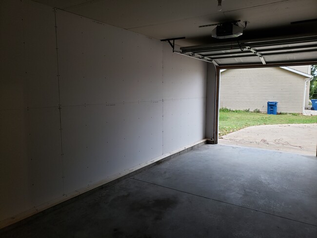 1 Car Garage with Opener - 819 Antler Dr