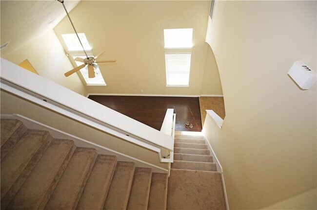 Building Photo - 903 Alamo Plaza Dr