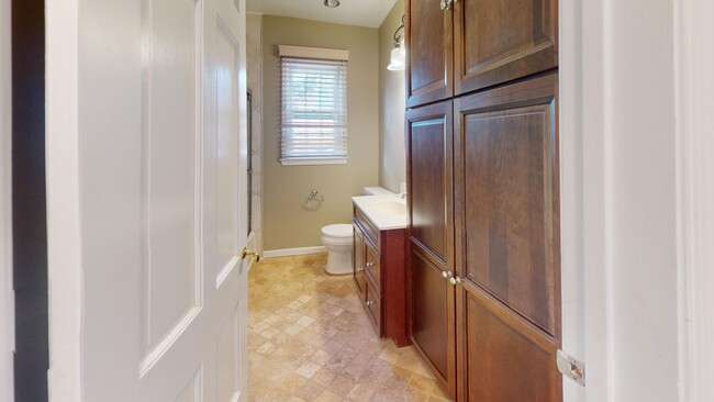 Building Photo - Bethesda/Friendship Heights Four Bedroom I...