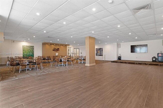 Building Photo - 5701 Collins Ave