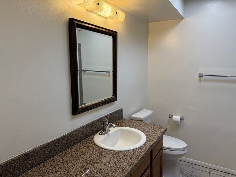 Building Photo - 4541 E San Francisco Blvd