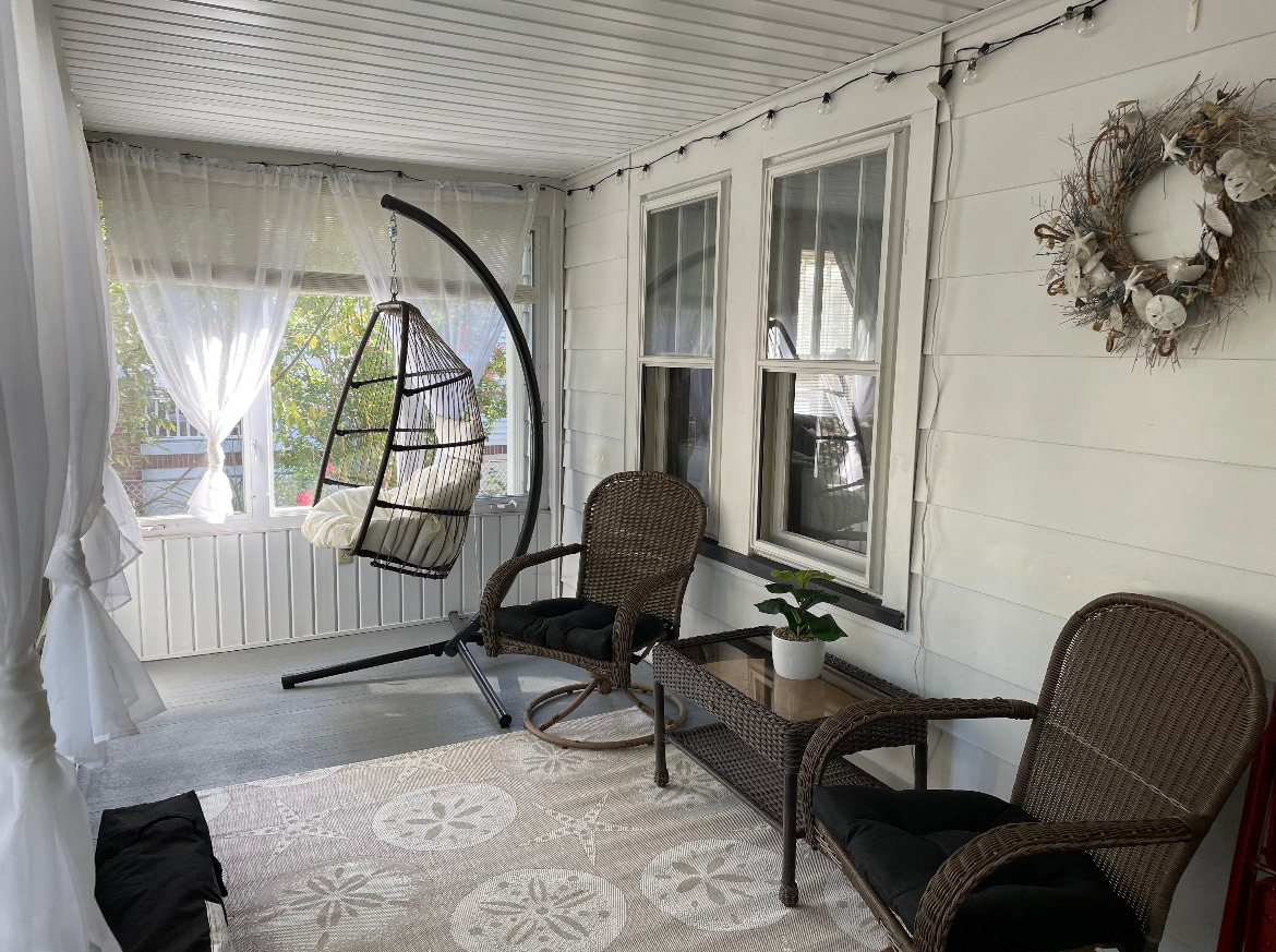 Building Photo - 126 N River Dr