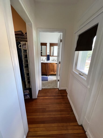 En-suite Closet & Bathroom - 3817 Lafayette Ave