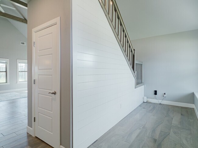 Building Photo - 1421 Blue Moon Rd