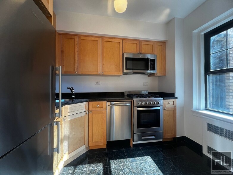 Building Photo - Christopher Street