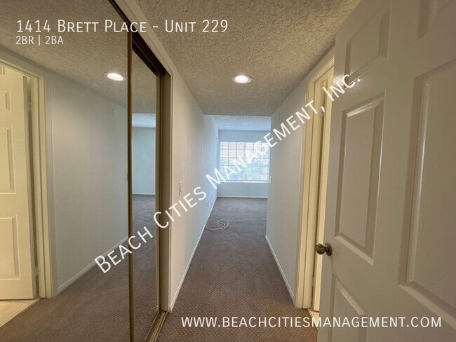 Building Photo - 1414 Brett Pl