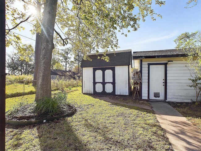 Building Photo - 2814 Balmorhea Ave