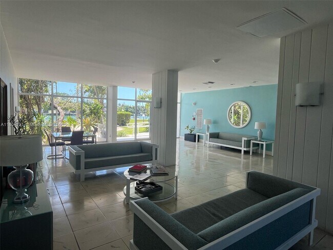 Building Photo - 9101 E Bay Harbor Dr