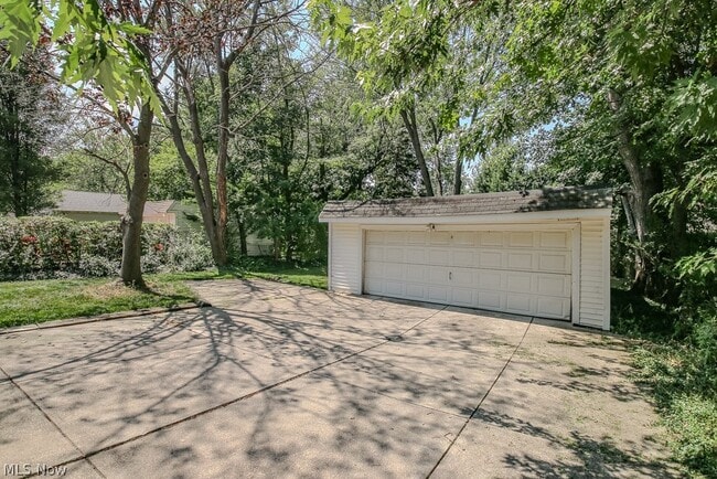 Building Photo - 1752 Brainard Rd