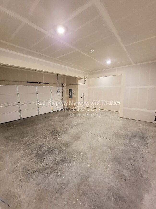 Building Photo - 7752 Ranchland Ln