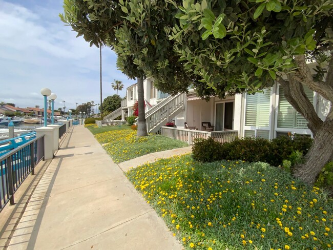 Building Photo - Condo on the Water with Boat Dock