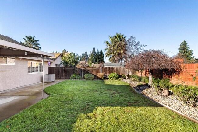 Building Photo - Lovely 3 Bedroom/2 Bath Home Located in Lodi Ca