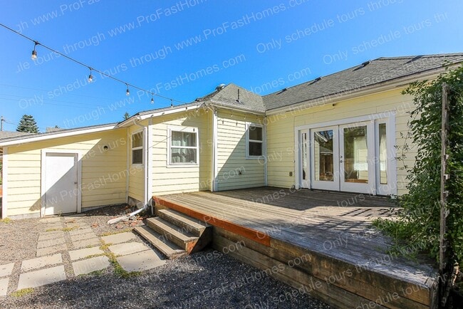 Building Photo - 5527 SE 71st Ave