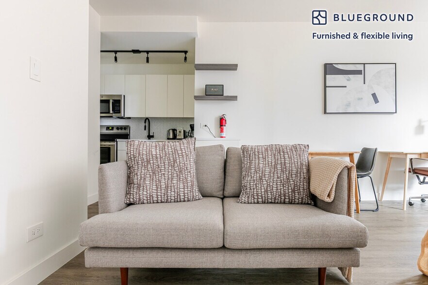 Building Photo - 21 E Chestnut St