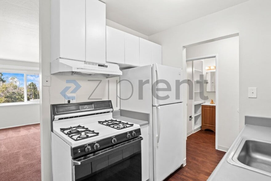 Building Photo - Unit 209