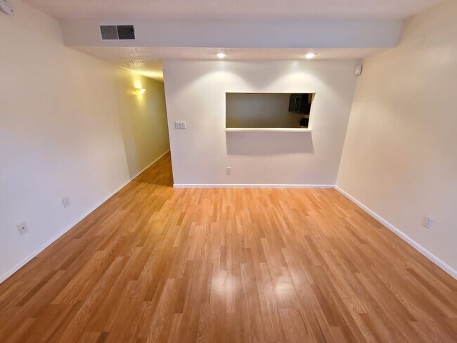 Building Photo - 7149 E Bank Dr