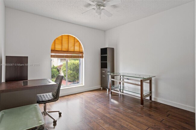 Building Photo - 15623 SW 100th Ln