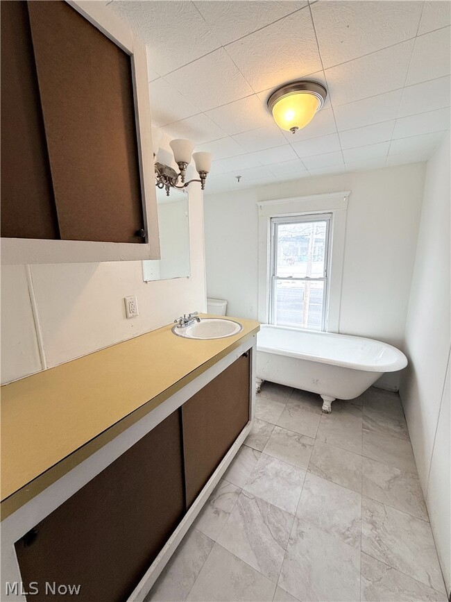 Building Photo - 1433 Kenmore Blvd