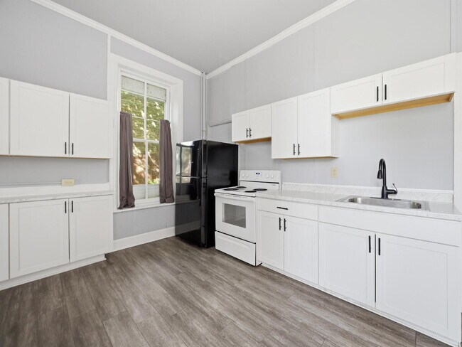 Building Photo - Charming 2-Bedroom, 2-Bath First-Floor Residence in a Beautifully Renovated Historic Home