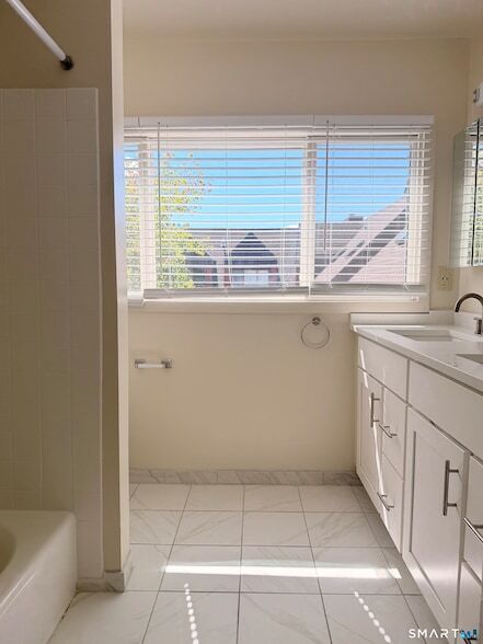 Building Photo - 117 Montoya Dr