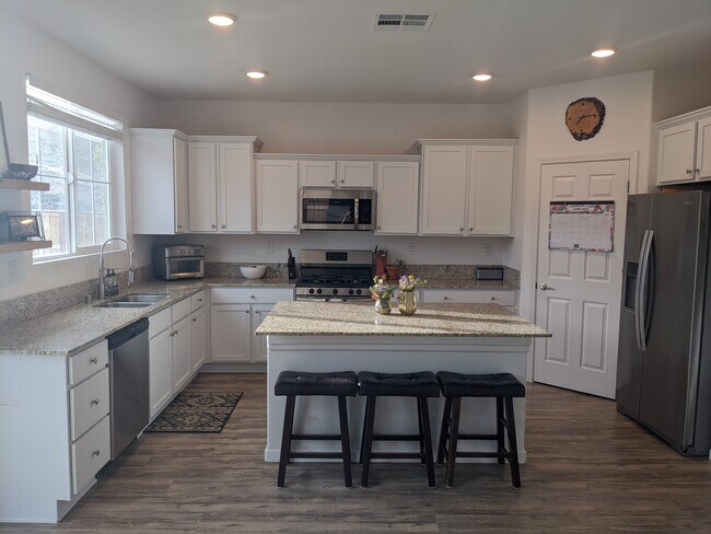 Building Photo - 237 Willows Quest Dr