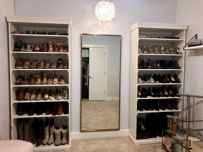 Building Photo - 1501 Lorraine Loop