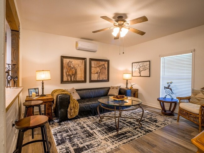 Building Photo - 103 N Ave Q