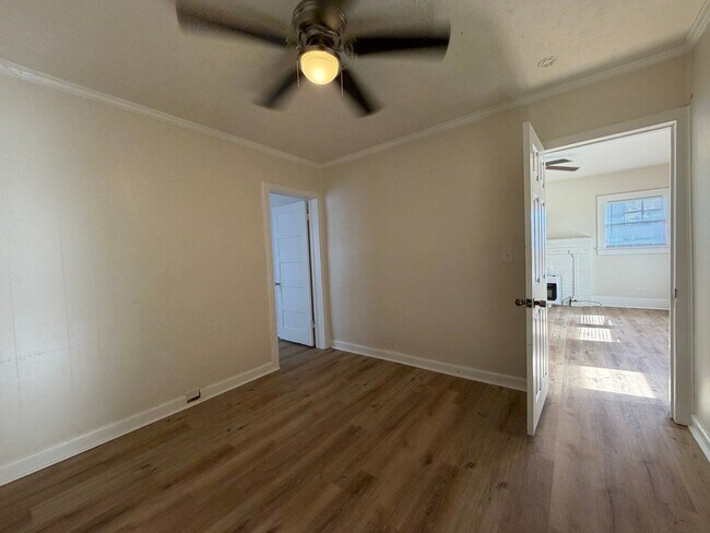 Building Photo - 918 Darlington Way SW