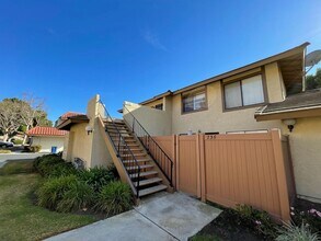 Building Photo - Updated Parkside Condo with Large Deck!