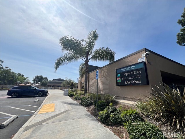 Building Photo - 17 Goldenrod