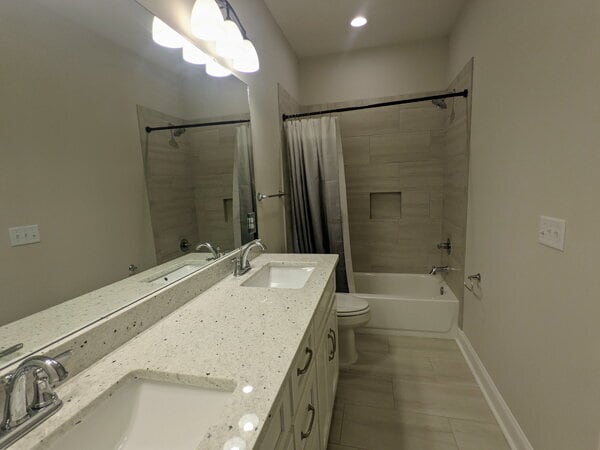 Building Photo - 417 Live Oak Dr