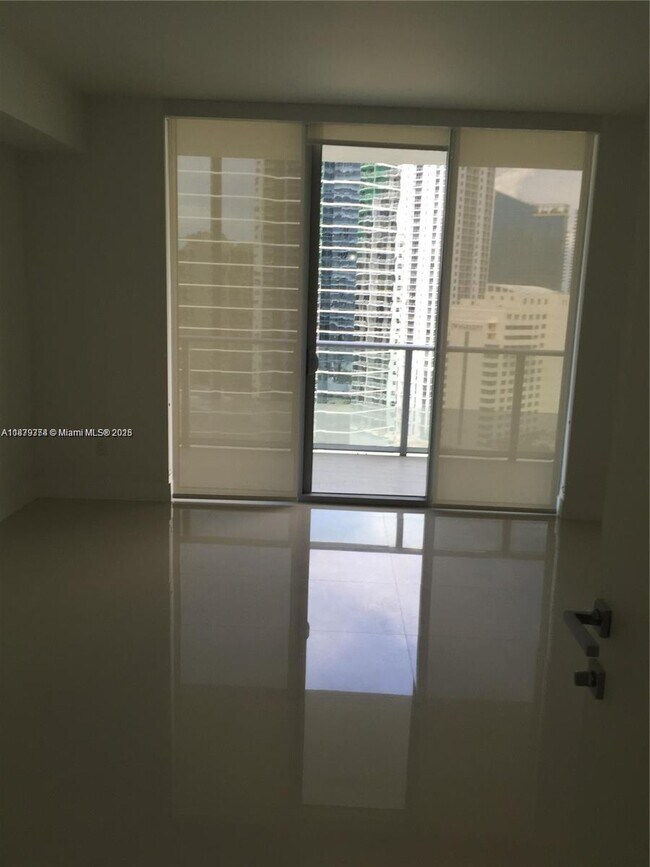 Building Photo - 1300 Brickell Bay Dr