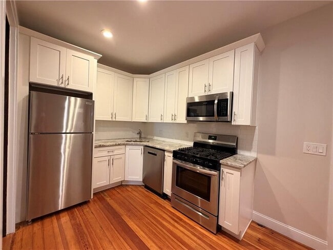 Building Photo - 412 Bellevue Ave