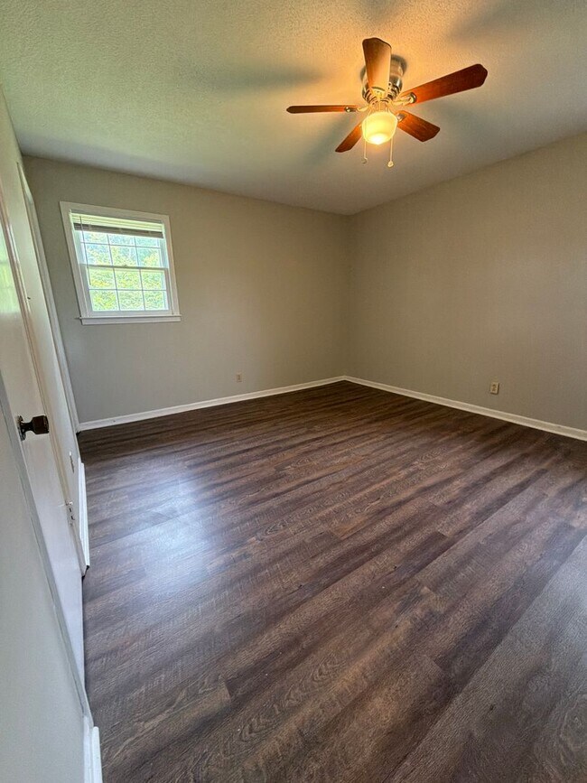 Building Photo - Available Now! Stunning Home!!
