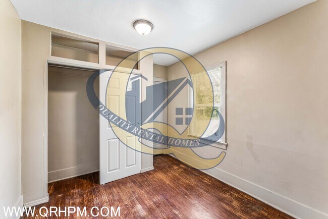 Building Photo - 1205 Pinehurst Ave