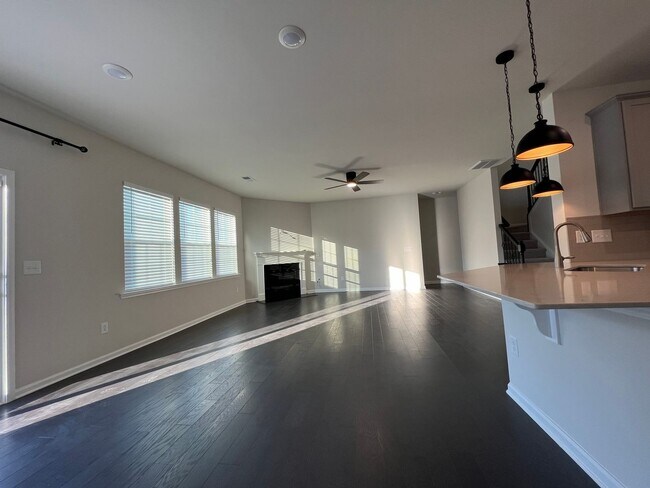 Building Photo - 5bd 4.5bath like brand new SFH in Palisades
