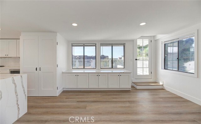 Building Photo - 1090 Loma Dr