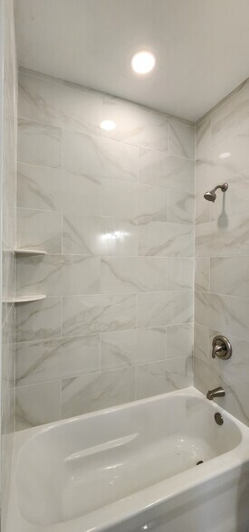 Building Photo - 2552 S Central Park Ave