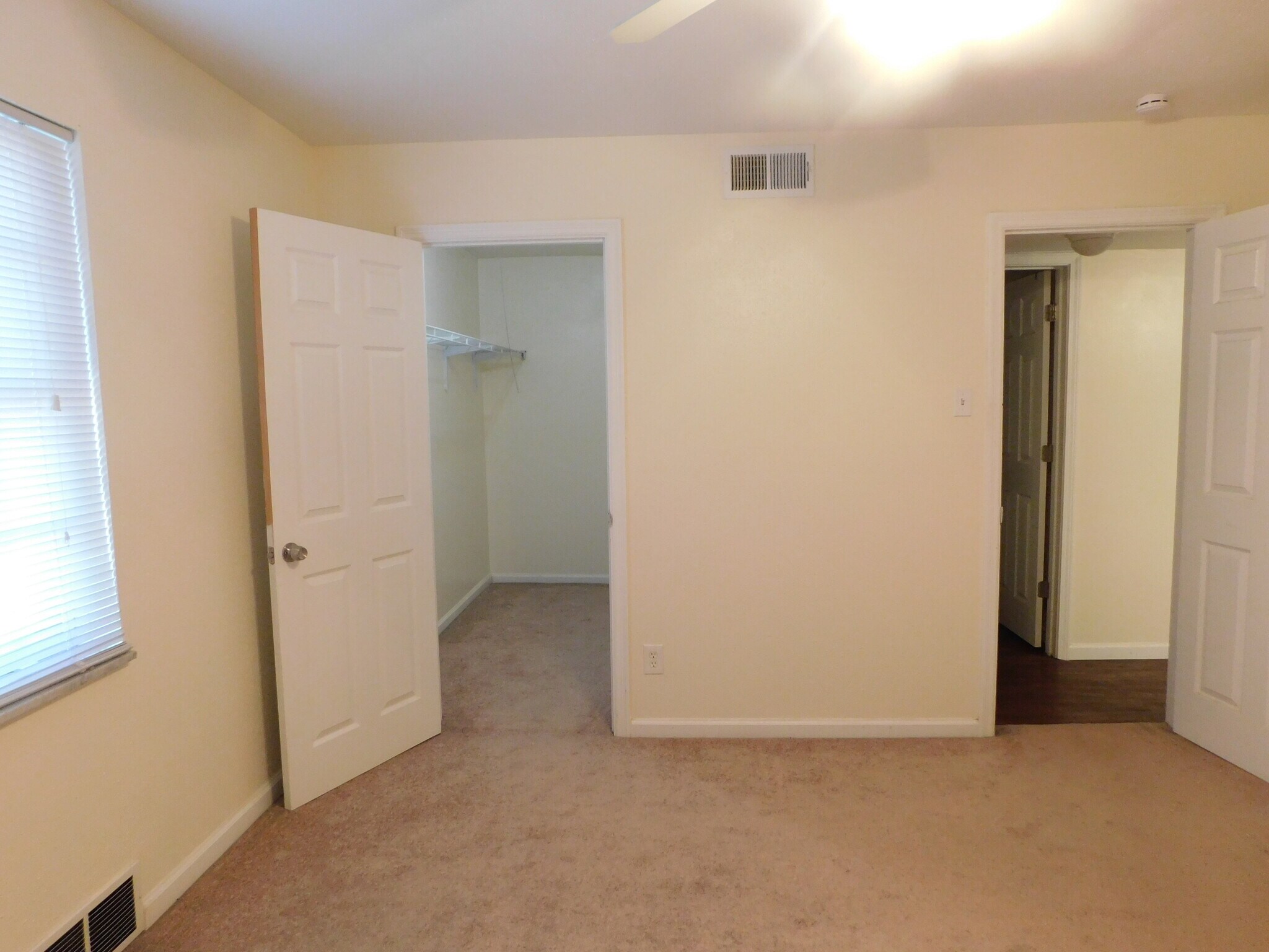 Building Photo - 6910 Colonial Woods Dr