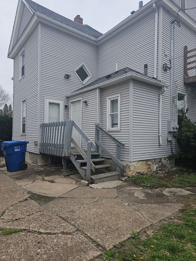 Building Photo - 349 10th St