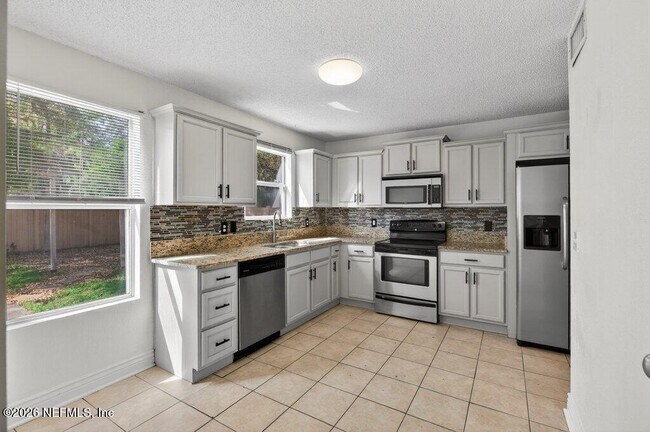 Building Photo - 518 Tuxedo Ct