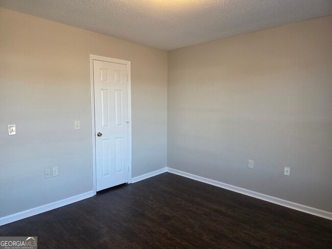 Building Photo - 230 Lanier Dr