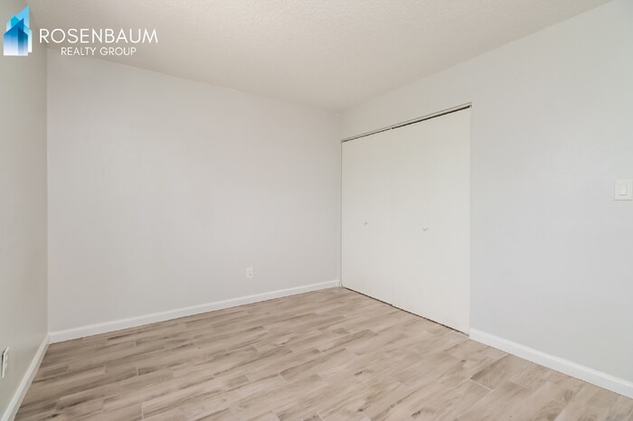 Building Photo - 1050 W University Dr