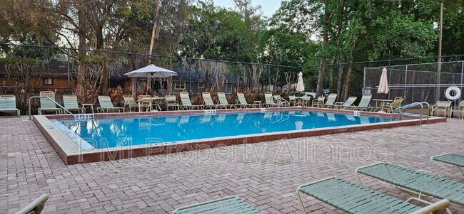 Building Photo - 703 Sunbury Ct