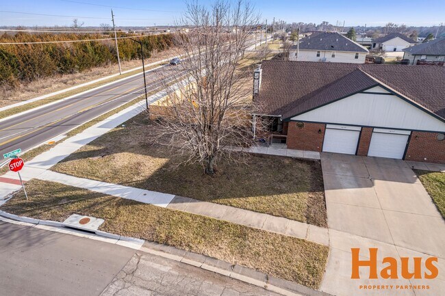 Building Photo - 1839 SE 43rd Terrace