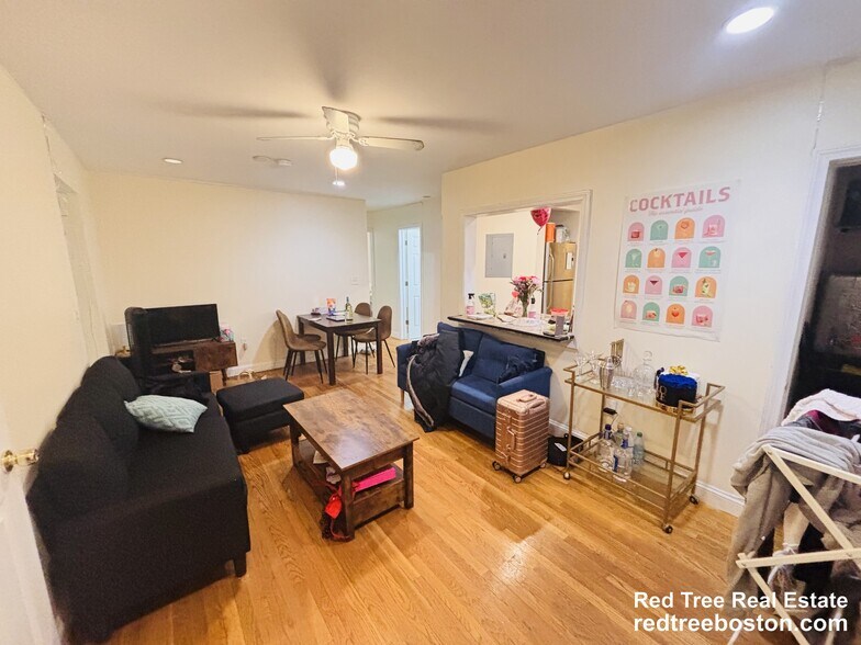 Building Photo - 62 Egmont St