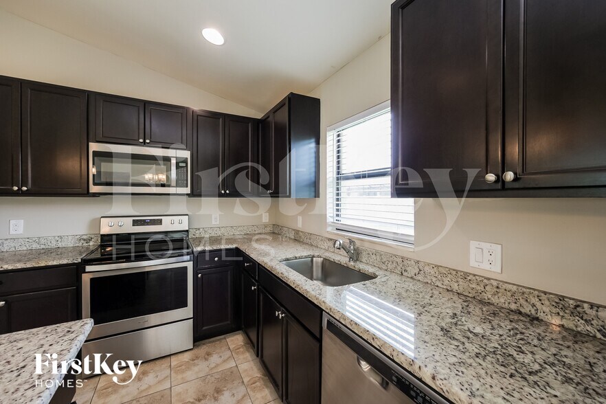 Building Photo - 209 SW 21st Terrace