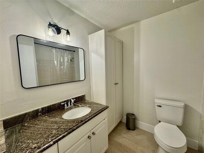 Building Photo - 2559 W Lake Dr