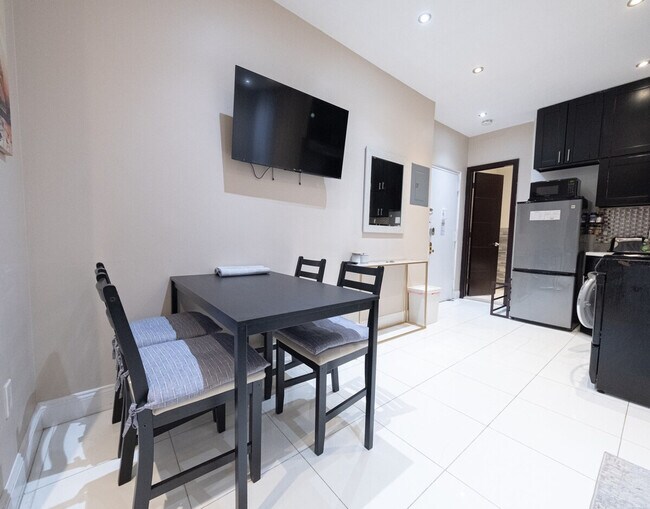 Building Photo - 5 W 101st St