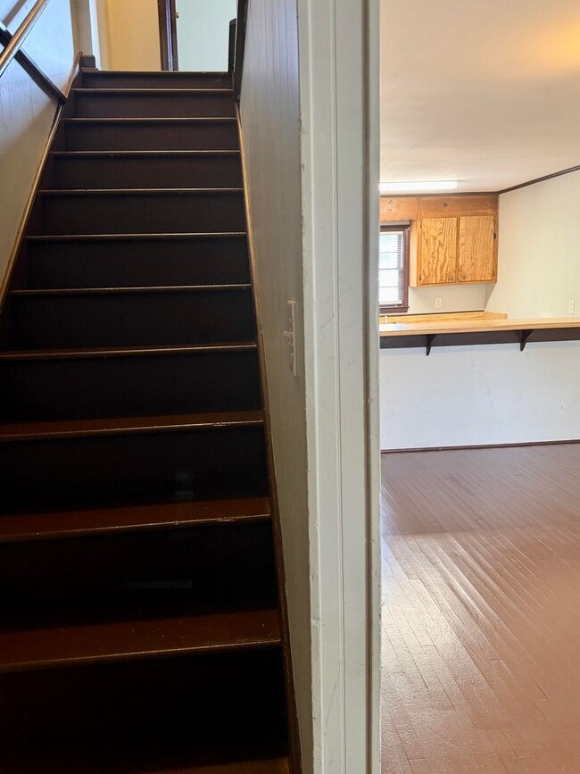 Building Photo - 298 Nichol St